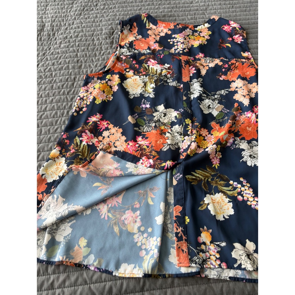 Daniel Rainn Navy Floral Pintuck V-Neck Sleeveless Blouse Plus Size DX13975PR1 - Picture 9 of 9